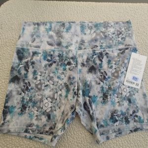 **SOLD**Lululemon Align High Rise 8" Shorts Size 18